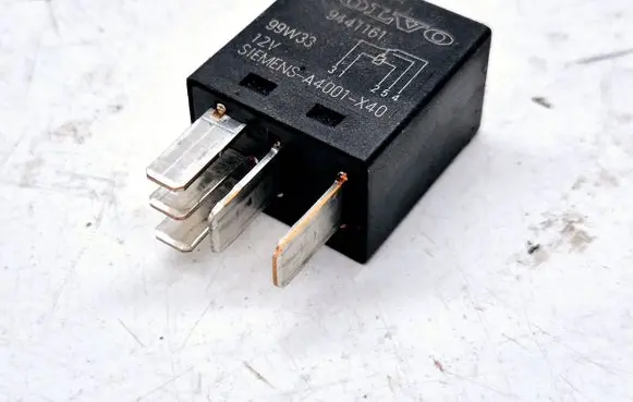 Volvo V50 Other relay 9441161 99W33 A4001X40