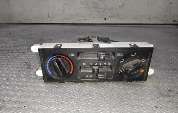 Subaru Forester SF Climate control unit