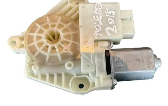 Seat Toledo IV (NH) Rear door window regulator motor 5JA959812L