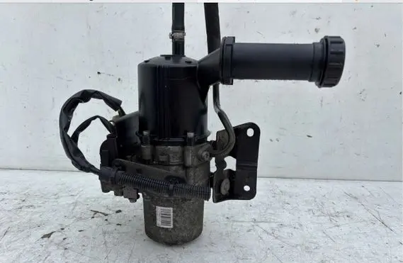 Peugeot 5008 Power steering pump 9675811080