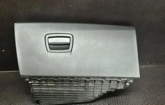 BMW 5 F10 F11 Glove box 9173907 11242010
