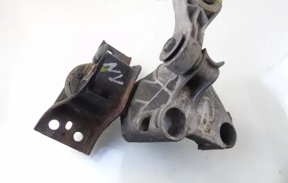 Nissan NV200 Engine mount vacuum valve 