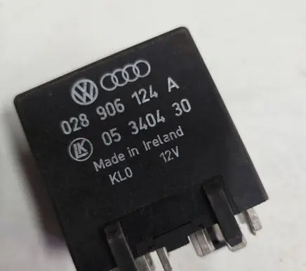 Volkswagen Golf III Other relay 028906124A 05340430