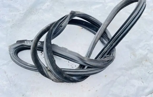 BMW 5 F10 F11 Rubber seal rear door 7196390