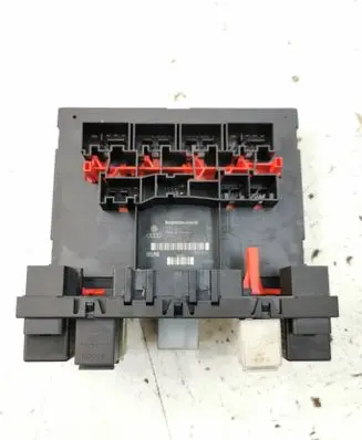 Skoda Octavia Mk2 (1Z) Central body control module 3C0937049E 28022870 H37S1002