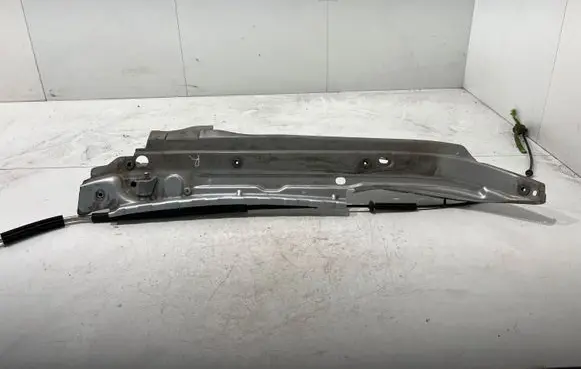 Audi Q7 4L Fender mounting bracket 4l0805158a