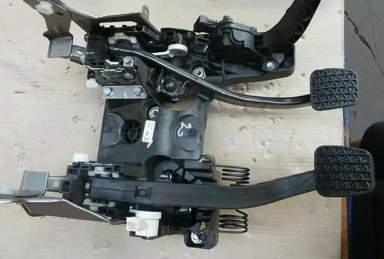 Opel Insignia A Pedal assembly 23335395