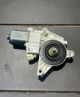Mercedes-Benz E W212 Front door window regulator motor A2048200242 971218100