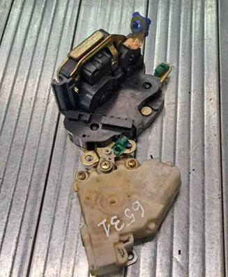 Nissan Almera Tino Front door lock 8055261U66 89A542 030121