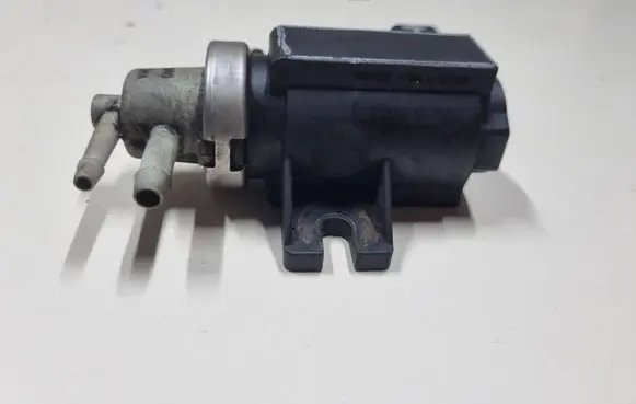Volkswagen PASSAT B5.5 Turbo solenoid valve 1J0906627A 72290325
