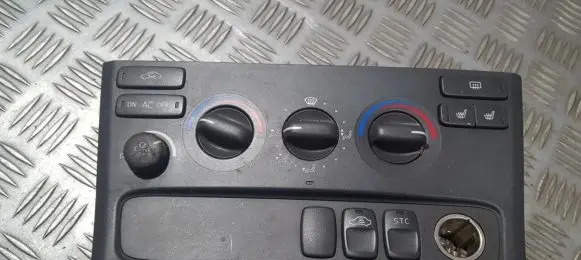 Volvo S60 Climate control unit 8682927 02W08E