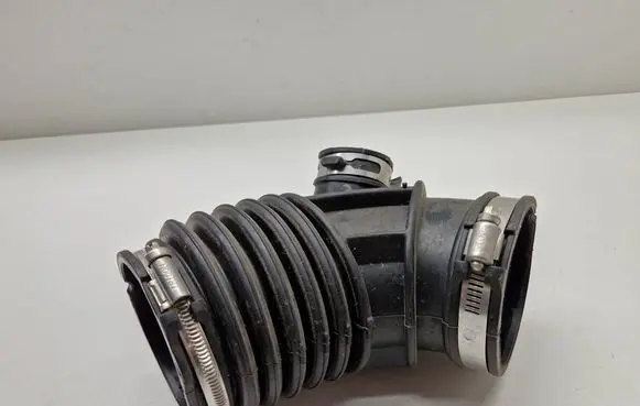 BMW X3 G01 Turbo air intake inlet pipe/hose 8663614
