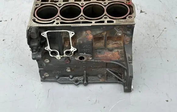 Volkswagen PASSAT B7 Engine block 03C021 CDG