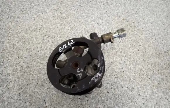 Toyota Corolla E110 Power steering pump
