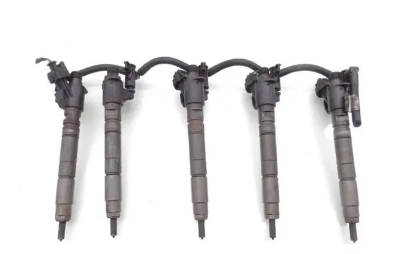 Volvo V70 Fuel injector 31272767