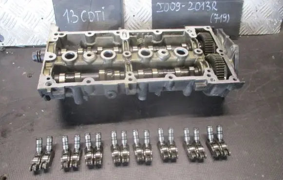 Opel Astra J Engine head 55231550