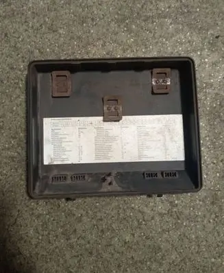 BMW 5 E34 Fuse box cover 1374029
