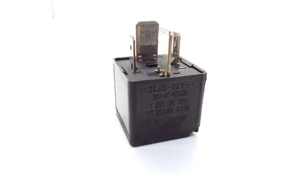 Volkswagen Bora Hazard warning light relay V23136J6X45 95VW10K705CA
