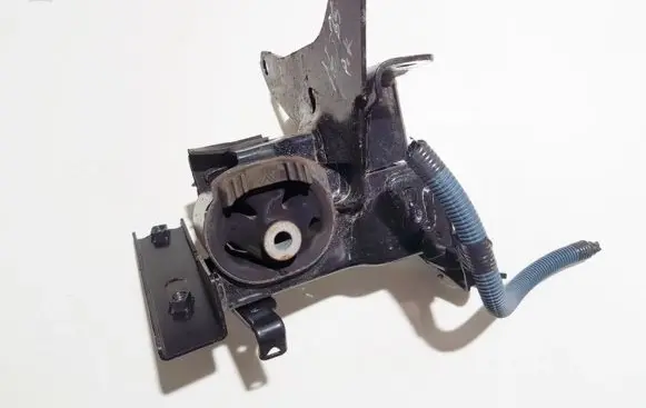 Toyota Yaris Engine mount bracket avc5251 av-c5251