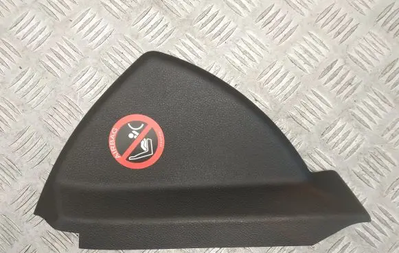 Mercedes-Benz C W204 Dashboard side end trim A2046800378