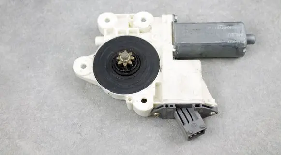 Toyota Avensis T250 Rear door window regulator motor 6984005100 992046100 999060102