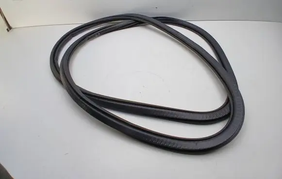 Volvo XC90 Front door rubber seal 