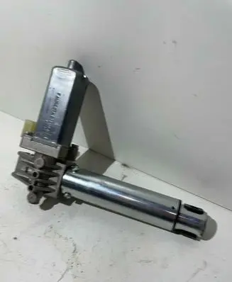 BMW 5 E60 E61 Seat adjustment motor 0390203234