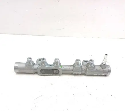 Jaguar XE Fuel main line pipe G4D39D280AA 0445214332