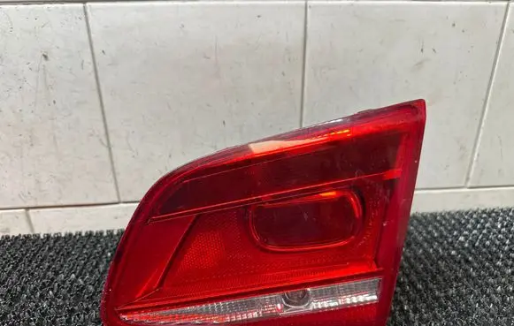 Volkswagen PASSAT B7 Tailgate rear/tail lights