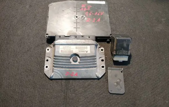 Renault Scenic II - Grand scenic II Engine control unit/module 215842882A 8200321263 8200298457