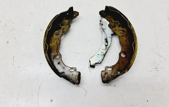 Nissan Note (E12) Brake pads (rear) 0986487782
