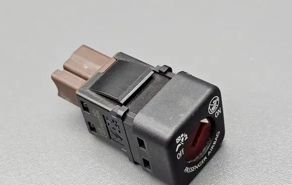 Passenger airbag on/off switch