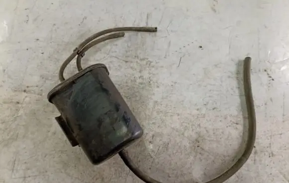 Vacuum air tank