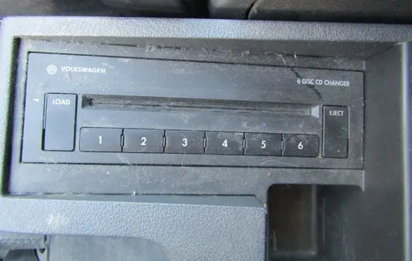 Volkswagen Cross Touran I CD/DVD changer 