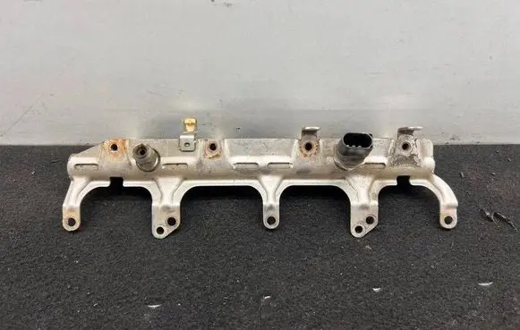 Audi A3 S3 A3 Sportback 8P Fuel main line pipe 06J133317