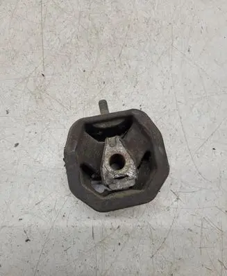 Volkswagen Transporter - Caravelle T3 Engine mount bracket 251199201