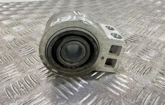 Opel Zafira C Front wishbone bush H784223145270