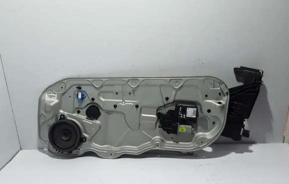 Volvo C30 Front door electric window regulator 8679979