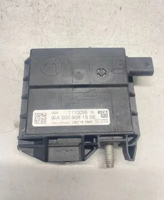 Mercedes-Benz C W205 Battery relay fuse A0009061505 1110055 2907160695