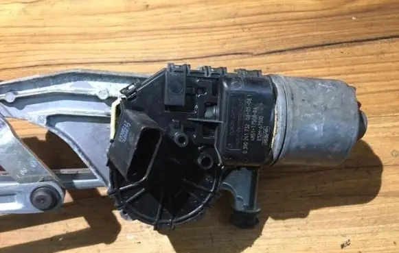 Ford Focus Wiper motor 0390241732 4m51-17508-ba