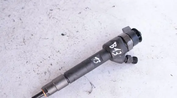 BMW 1 E81 E87 Fuel injector 7798446 0445110289