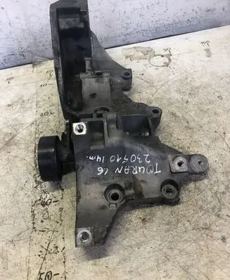 Volkswagen Touran II Engine mounting bracket 03l903143q