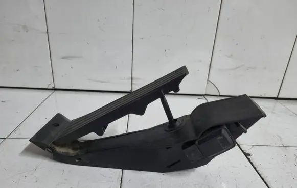 BMW 5 E60 E61 Accelerator throttle pedal 