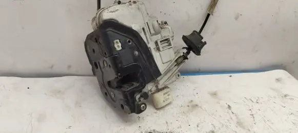 Audi A6 S6 C6 4F Front door lock 4F1837015