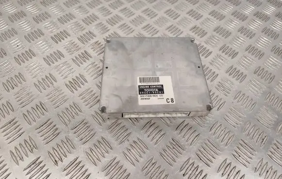Toyota Avensis T250 Engine control unit/module 8966105C81