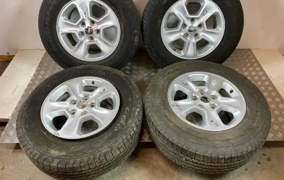 Jeep Grand Cherokee R17 alloy rim 