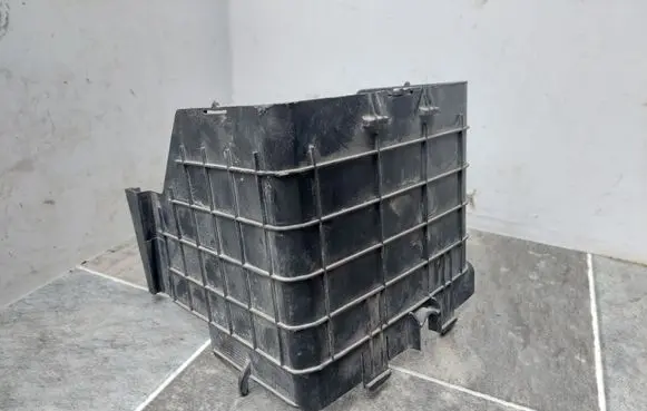 Volkswagen PASSAT B6 Battery box tray cover/lid 1K0915335C