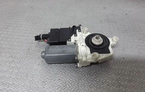 Seat Toledo II (1M) Rear door window regulator motor 101389101