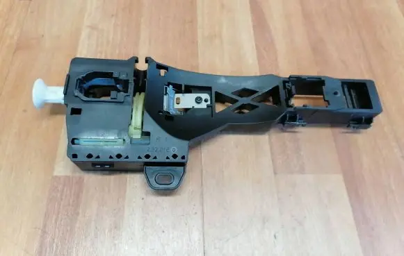Renault Megane IV Rear door exterior handle/bracket 806067663R 806068026R 825682405R