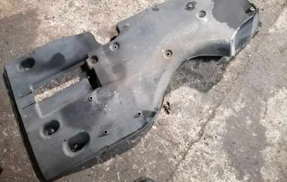 Lexus IS 220D-250-350 Engine splash shield/under tray 5839853020